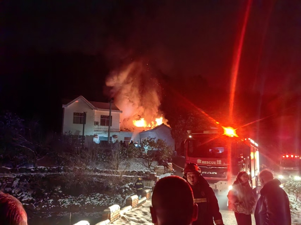 水電九局一線工人勇救九旬老人顯擔(dān)當(dāng)(攝:水電九局 王宇欣)(2).jpg